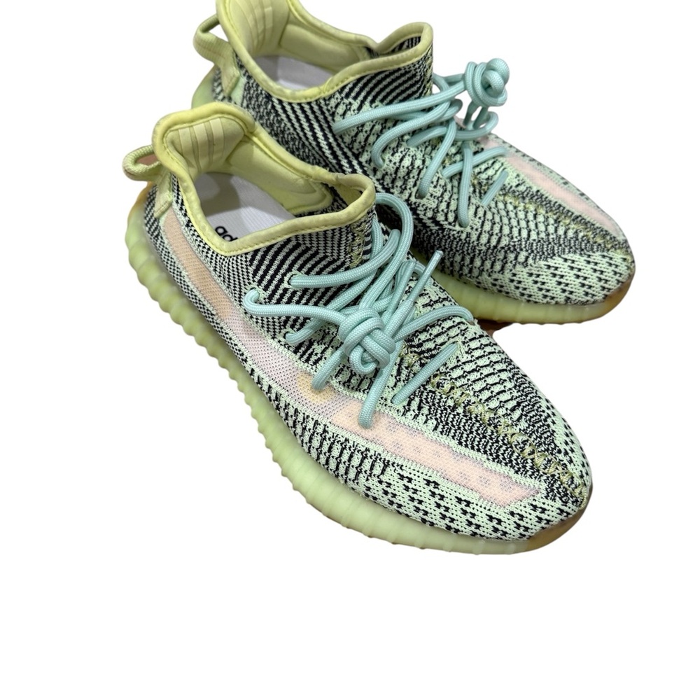 adidas Yeezy Boost 350 V2 Box